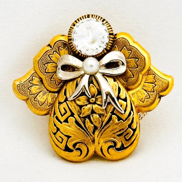 Vintage Angel Brooch w/Beautiful Clear RIvoli Crystal & Faux Pearl - Signed - Picture 3 of 8